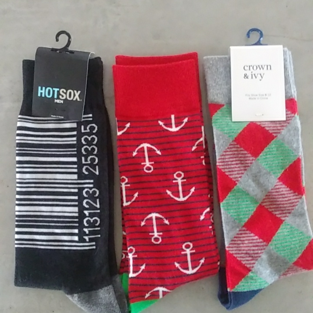 NWT 3 PR FUN SOCKS. SZ 8-12. CROWN & IVY, HOT SOX, OLD NAVY